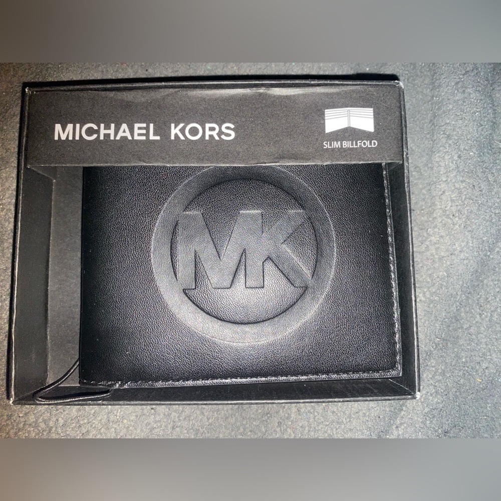 BNIB Michael Kors Black MK Logo Billfold $98